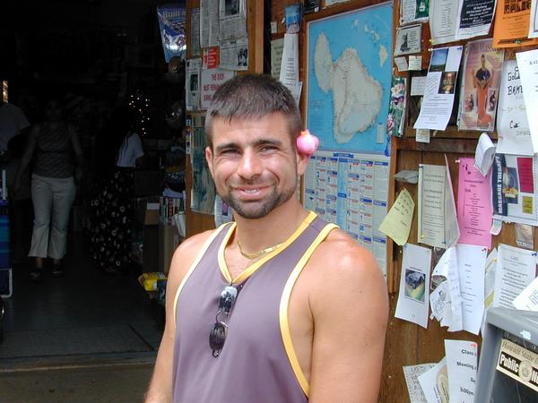 Marco and his mahu lei[1]
